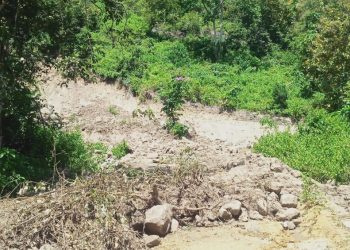 Bekas Longsor Timbun Jalan, Warga Butuh Alat Berat