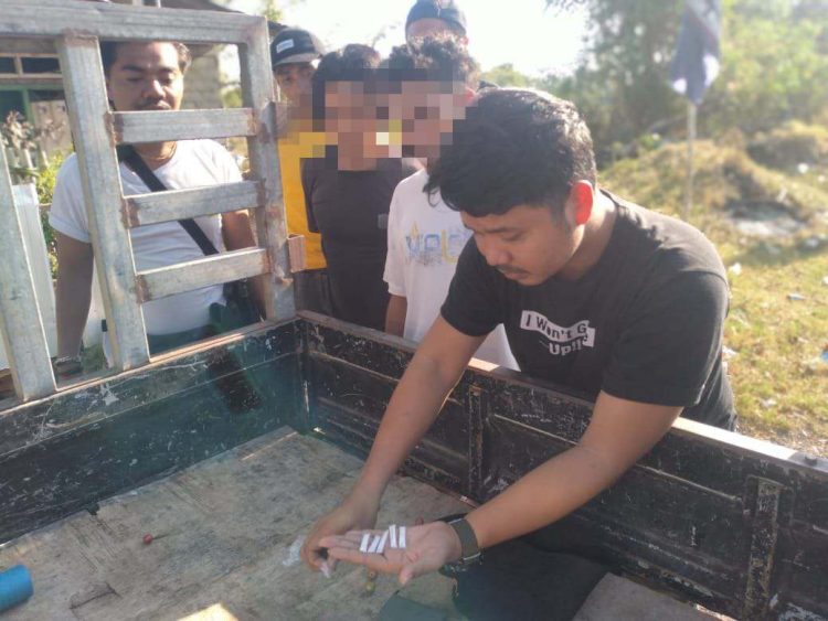 Kantongi Sabu, 2 Pria Pengedar Dibekuk Polisi