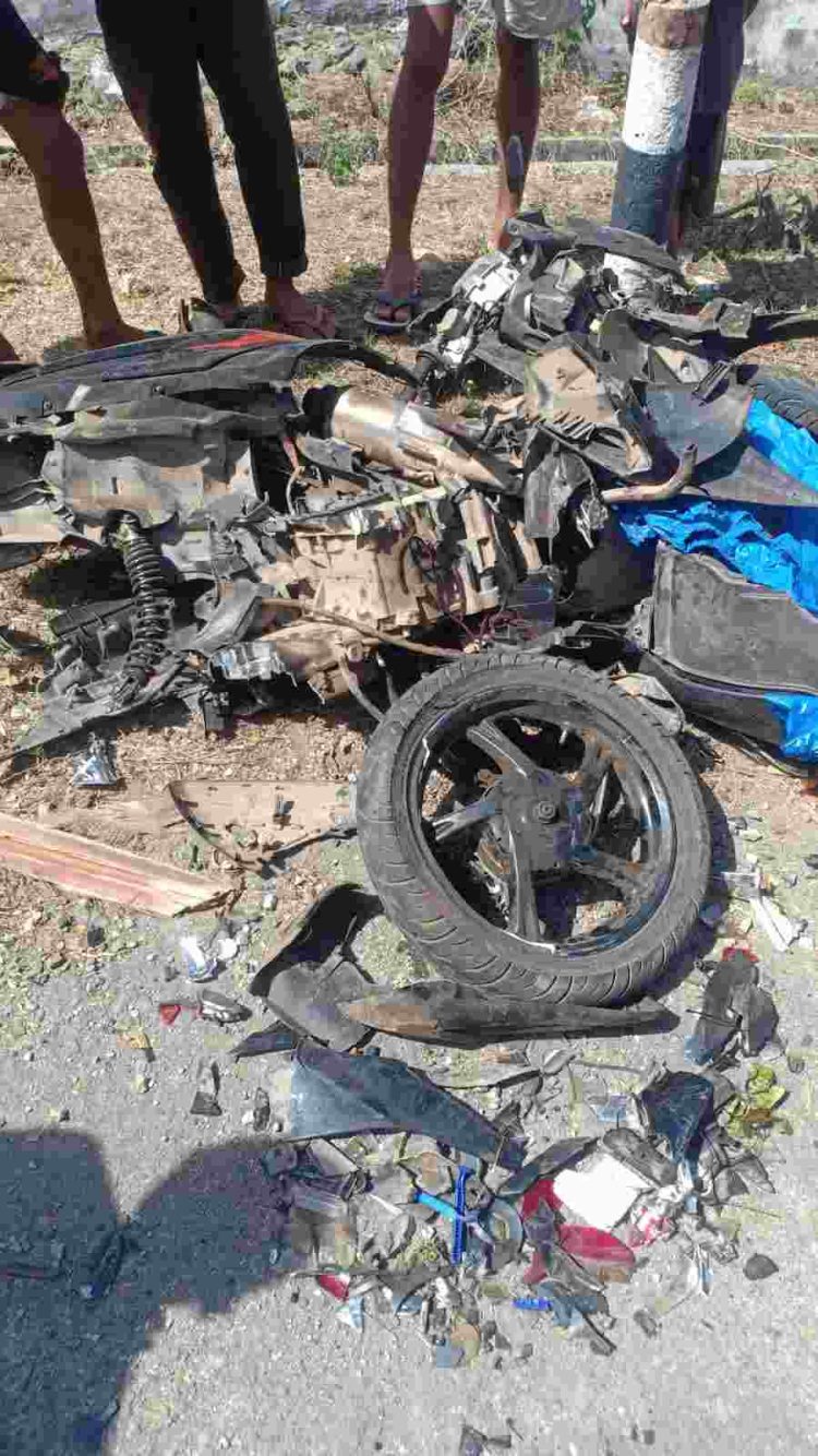 Kecelakaan Tronton vs Sepeda Motor Remuk