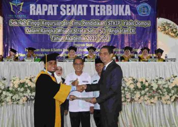 169 Orang Mahasiswa STKIP Yapis Dompu Diwisuda