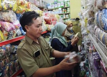 Disperindag Gandeng B-Pom Lakukan Pemeriksaan Makanan di Pasar Manggelewa