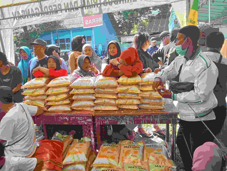 Disperindag Dompu Realisasikan OP di Lapangan Karijawa