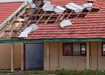 Puting Beliung Rontokkan Atap SMP 2 Kempo