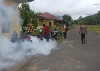 Dikes Dompu Fogging Fokus DBD di Komplek Brimob