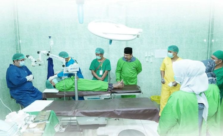 Operasi Katarak di RSUD Dompu, Dihadiri Bupati