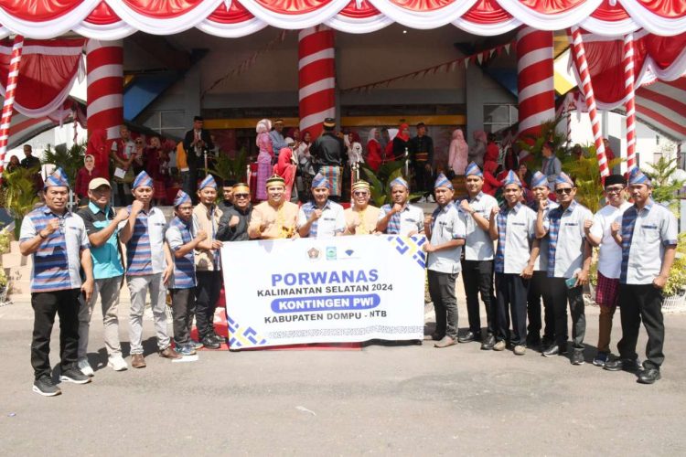 Bupati Dompu Lepas 12 Orang Kontigen PWI Yang Akan Mengikuti Porwanas di Kalsel