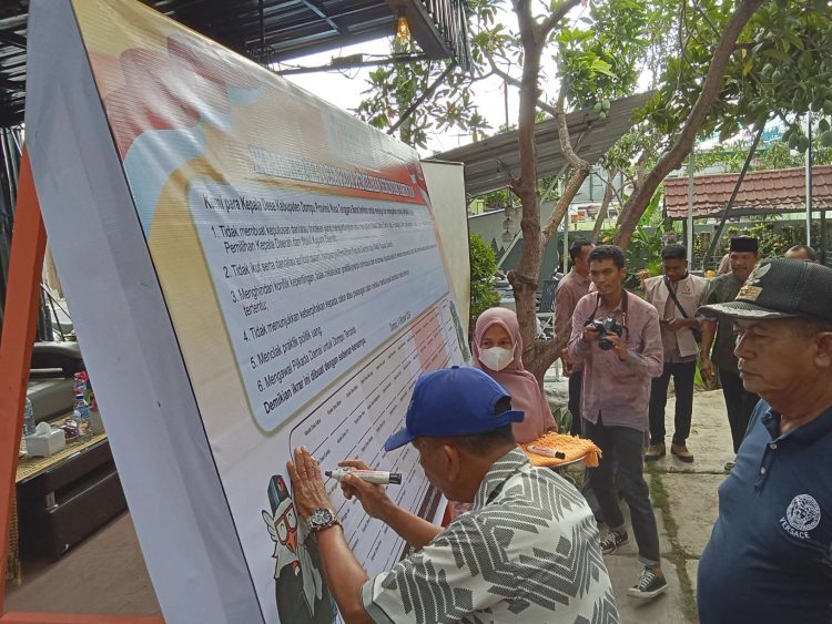 Jelang Pilkada Gubernur -Bupati, Bawaslu Dompu Gelar Sosialisasi Netralitas Kepala Desa