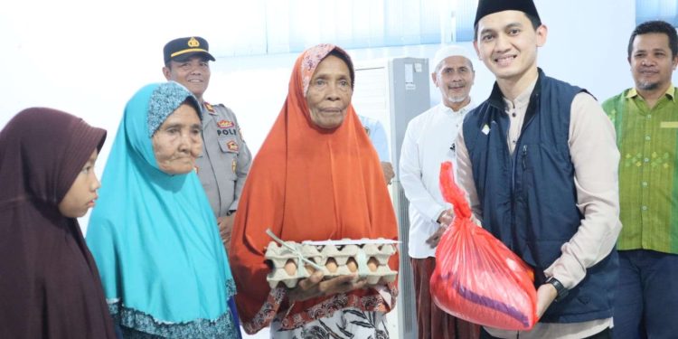 Kolaborasi dengan STM,   PWI Dompu Santuni Anak Yatim dan Kaum Dhuafa