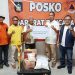 Tanggap Bencana Kebakaran Desa Adat Sade, Bank NTB Syariah Salurkan Bantuan Air Bersih dan Paket Sembako