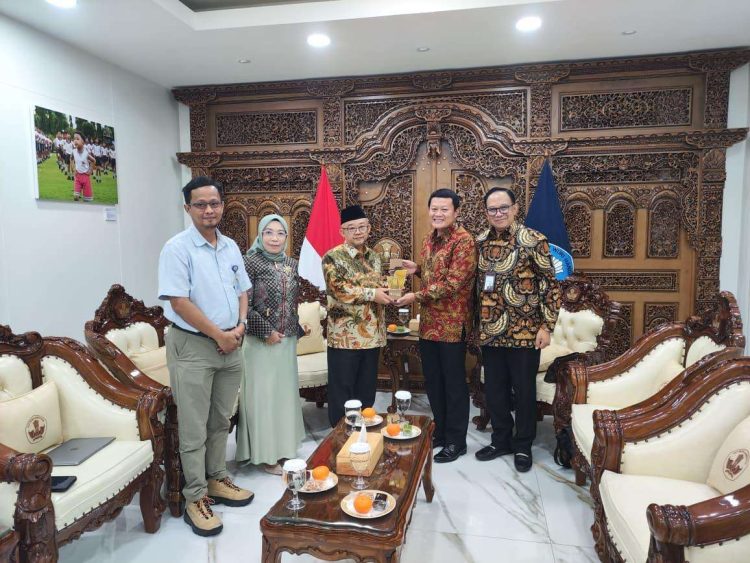 Mendikdasmen Terima Audiensi Bank NTB Syariah, Bahas Penguatan Layanan Keuangan ASN Pendidikan